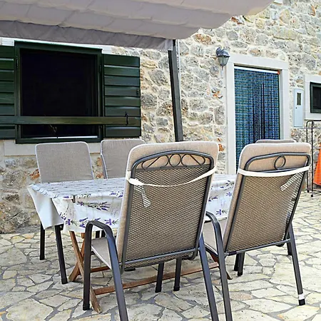 Nyaraló In Mit Privatem Pool Dobropoljana